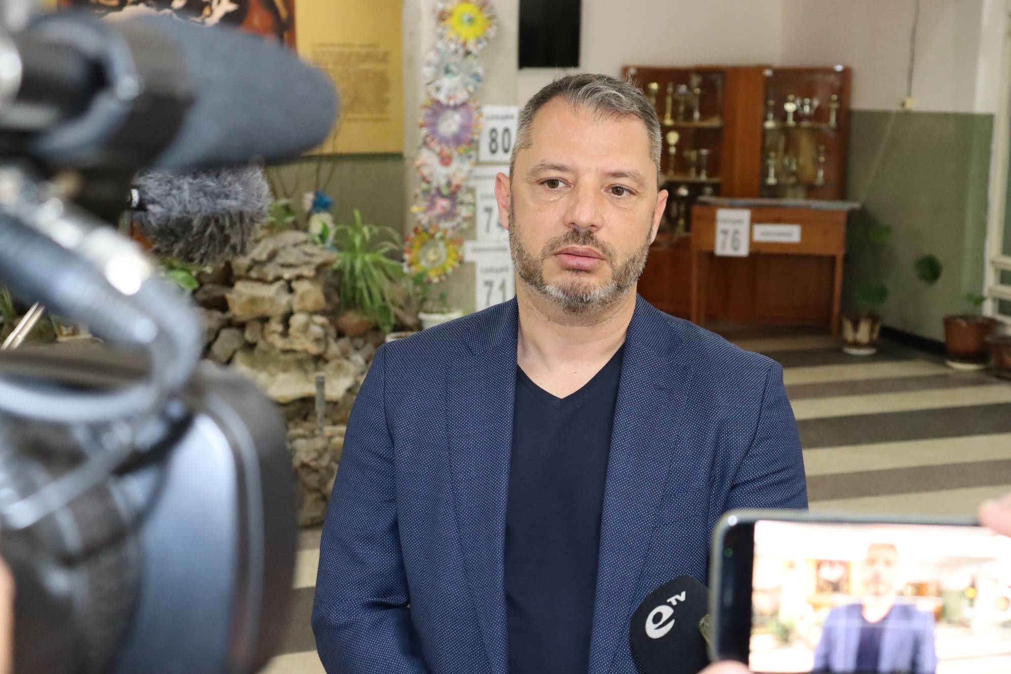  Делян Добрев 